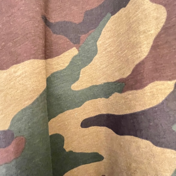 Vans Camo Tshirt, Size Med, Cutom Fit, - Picture 7 of 8